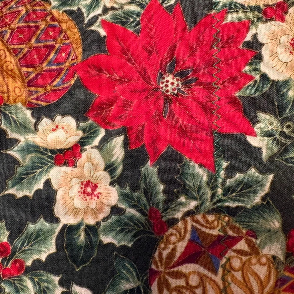 Holiday Patchwork Quilt  Blanket with Red and Green Floral Design